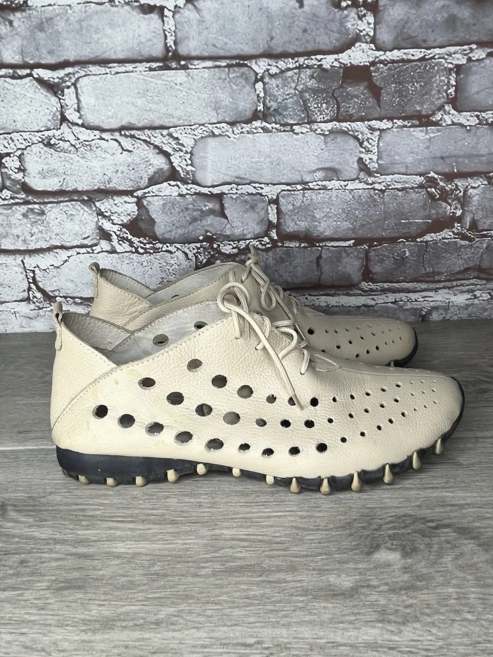 LITFOOT Beige Leather Perforated Lace Up Shoes Women Sz 39EU/8.5M US LF 9010